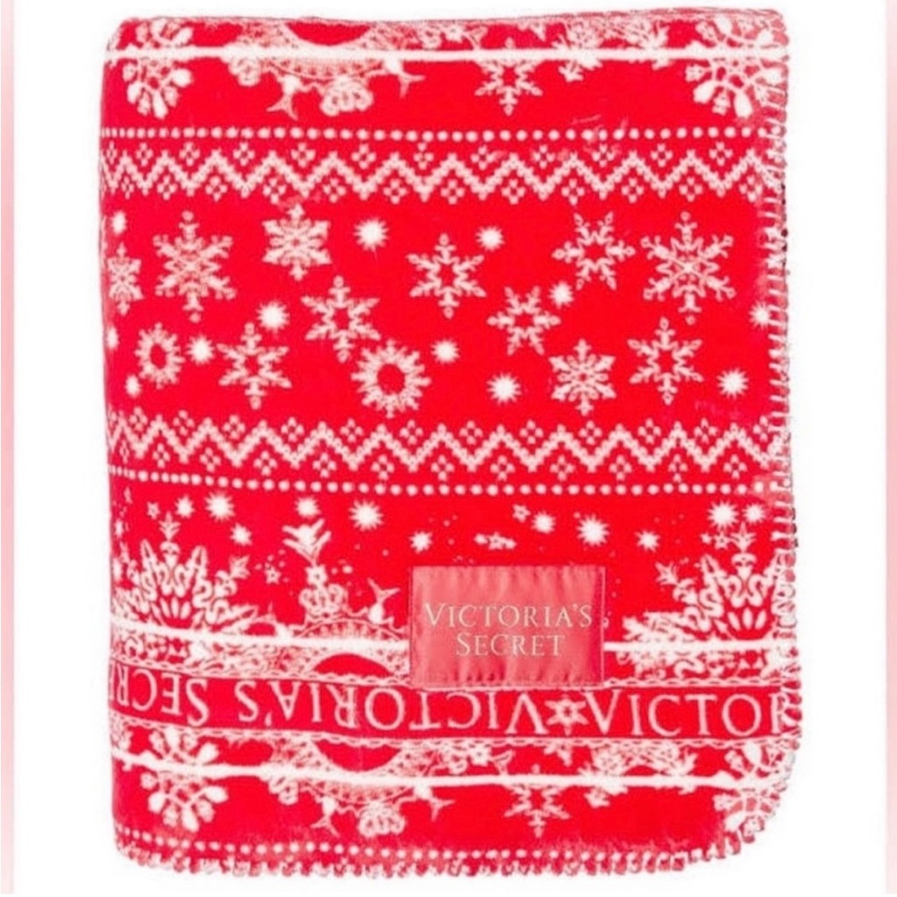 New Victoria's Secret Comfy Sherpa Logo Blanket Red White 50" x 60"